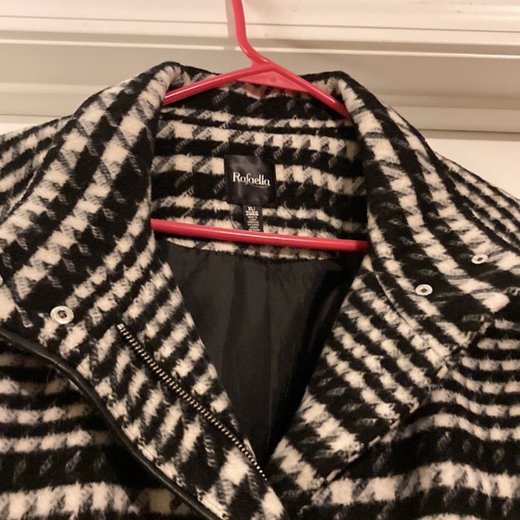 Black and White herringbone 3/4 jacket. - Picture 7 of 9